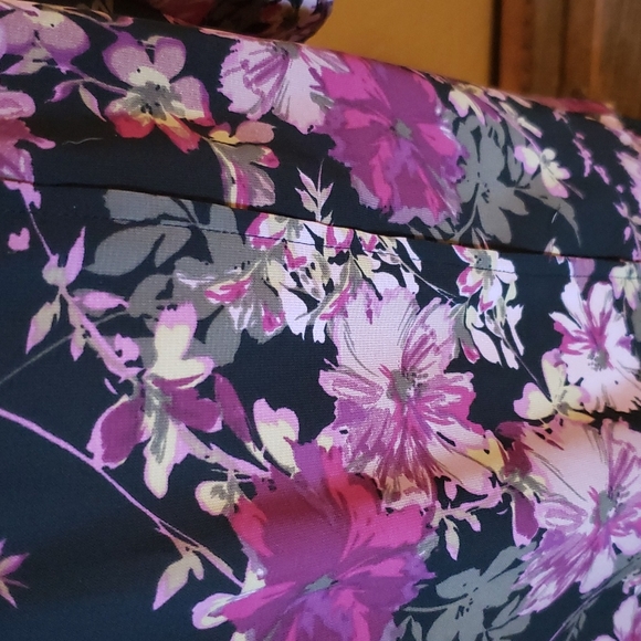 Croft & Barrow Floral short sleeve blouse 💥 - Picture 7 of 7